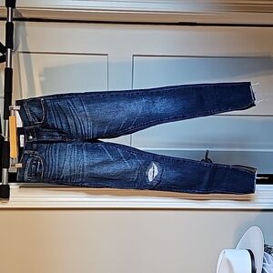 🆕️ Loft distressed jeans